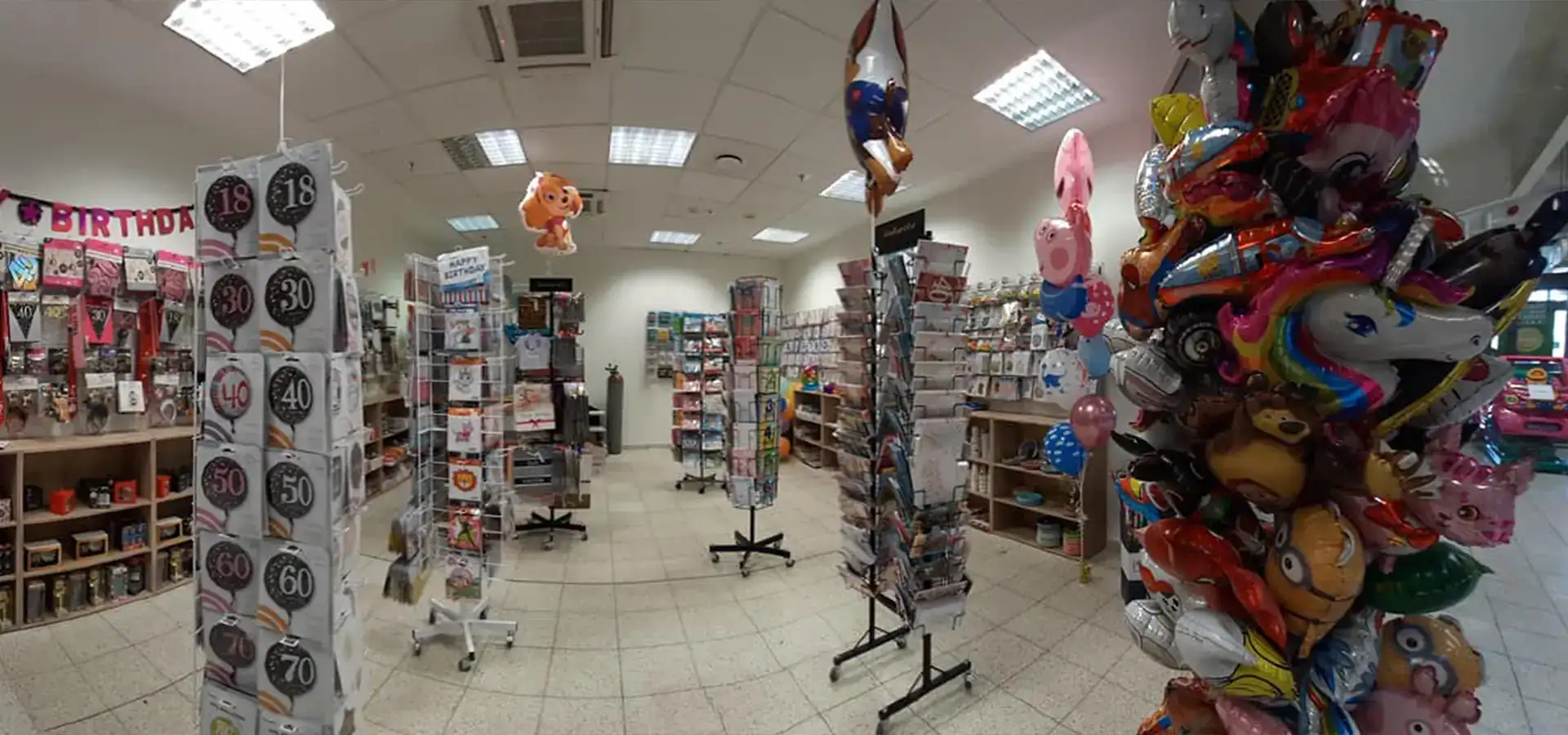 balony, stojaki z dekoracjami na imprezę